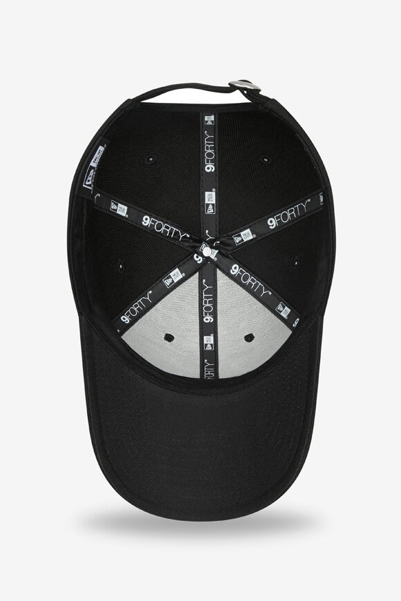 9Forty Cap / Strapback - Black + White