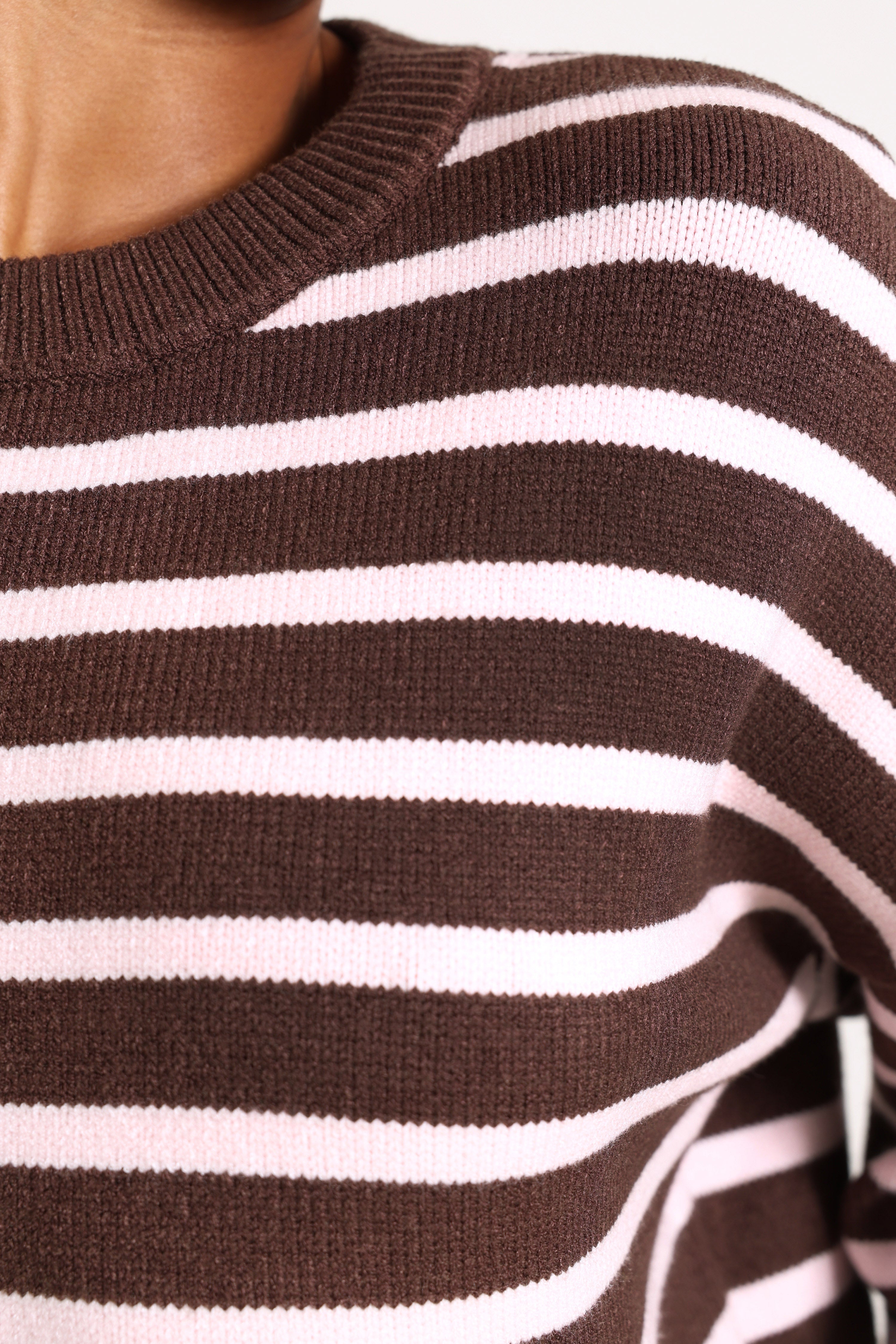 Maglione in maglia - Brun foncé + Rosa