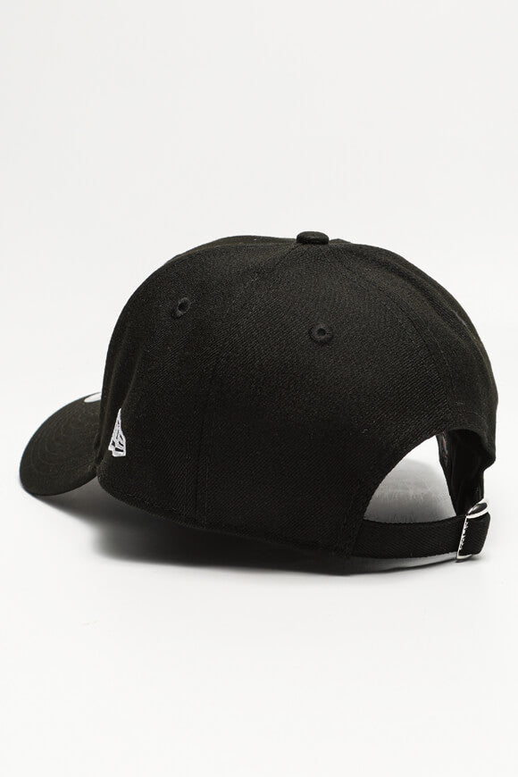 9Forty Cap / Strapback - Black + White