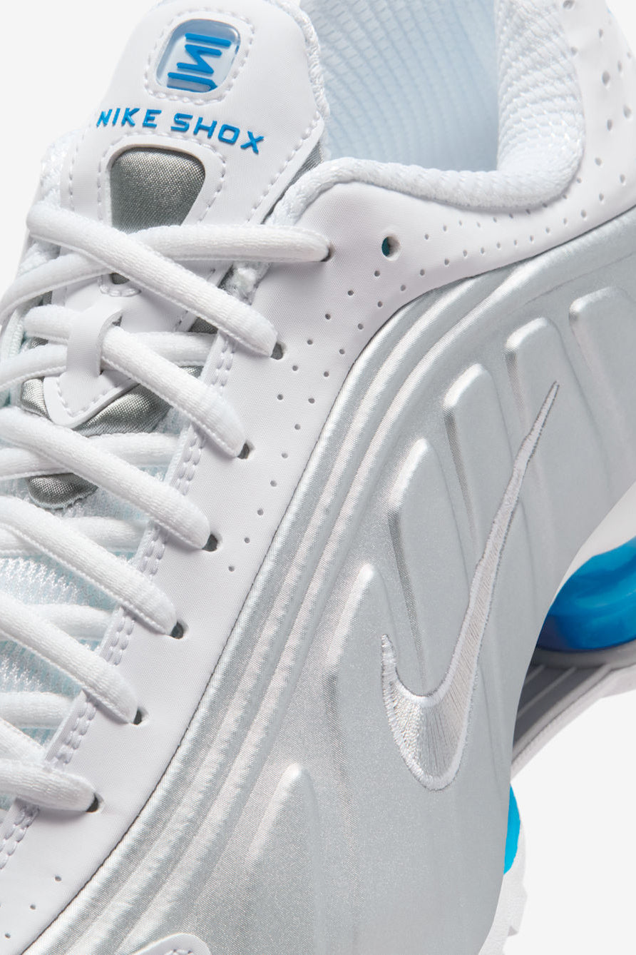 Shox R4 Sneaker - White + Metallic Silver