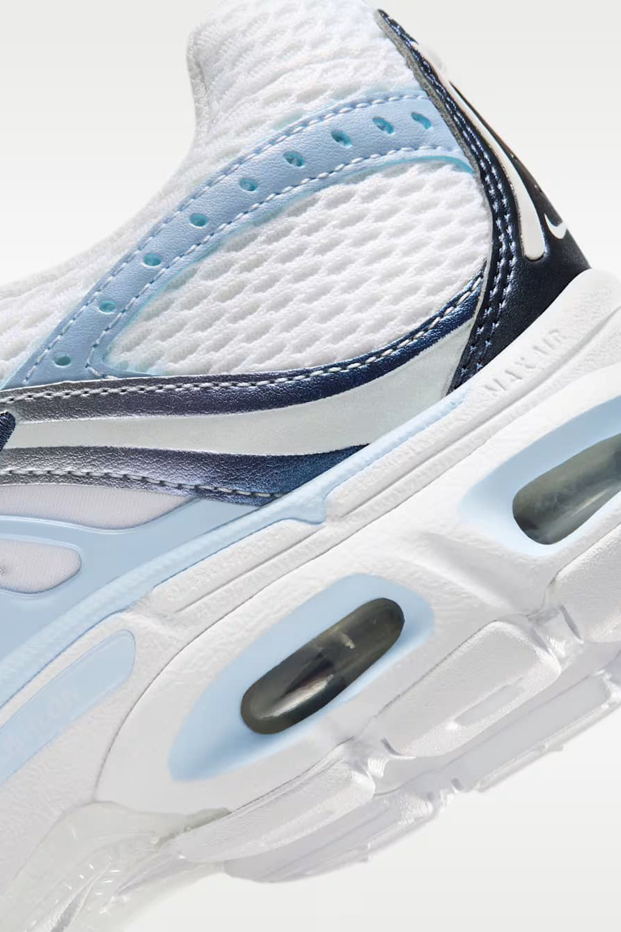 Air Max Moto 2K sneakers - White + Hydrogen Blue