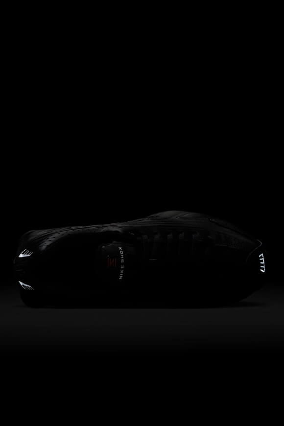 Shox R4 Sneaker - Black