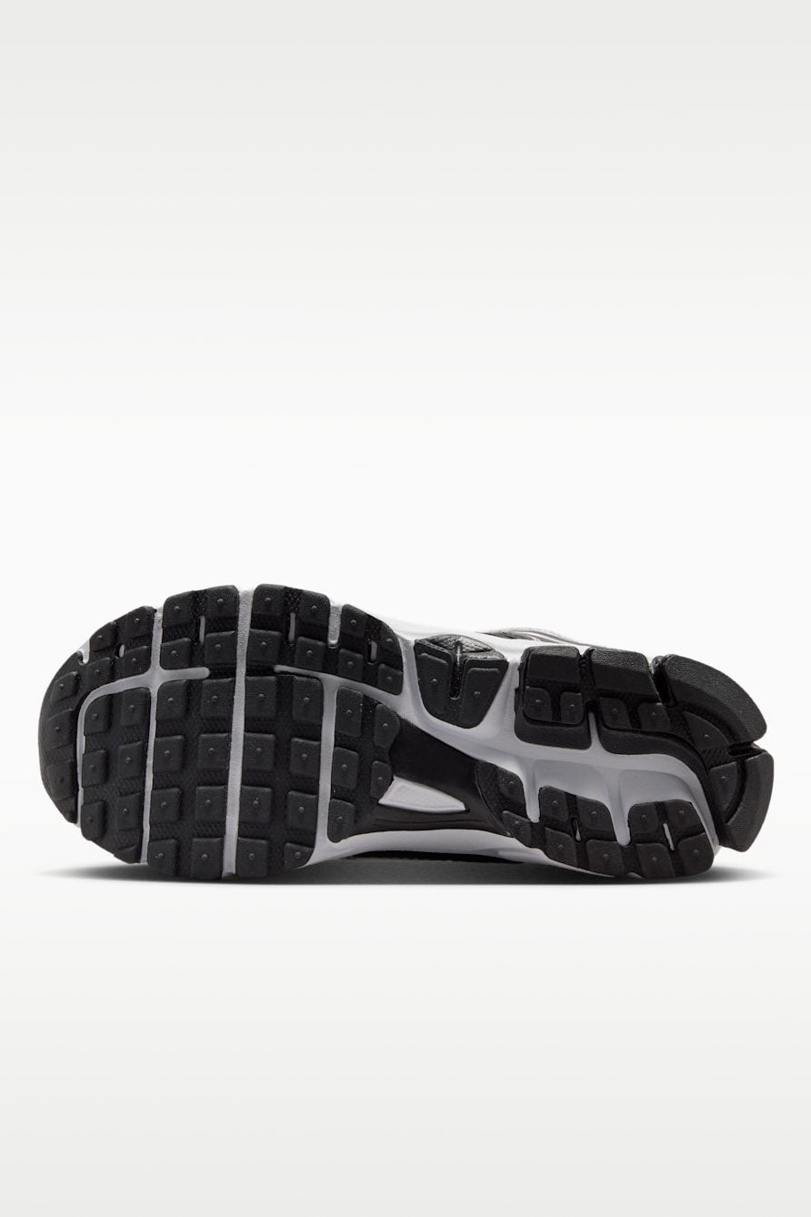 Vomero 5 Sneaker - Black + Metallic Silver