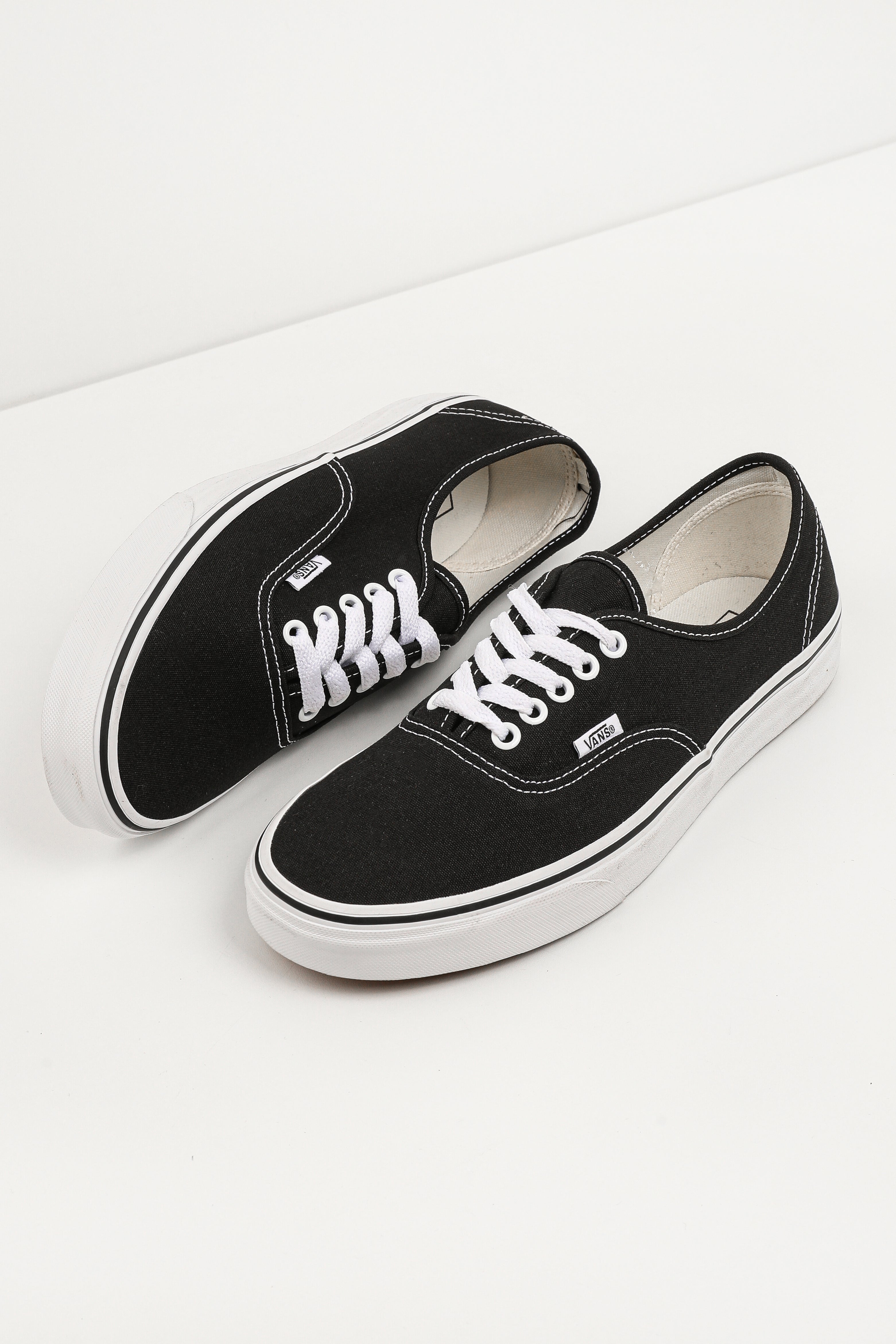 Sneaker Authentic - Nero