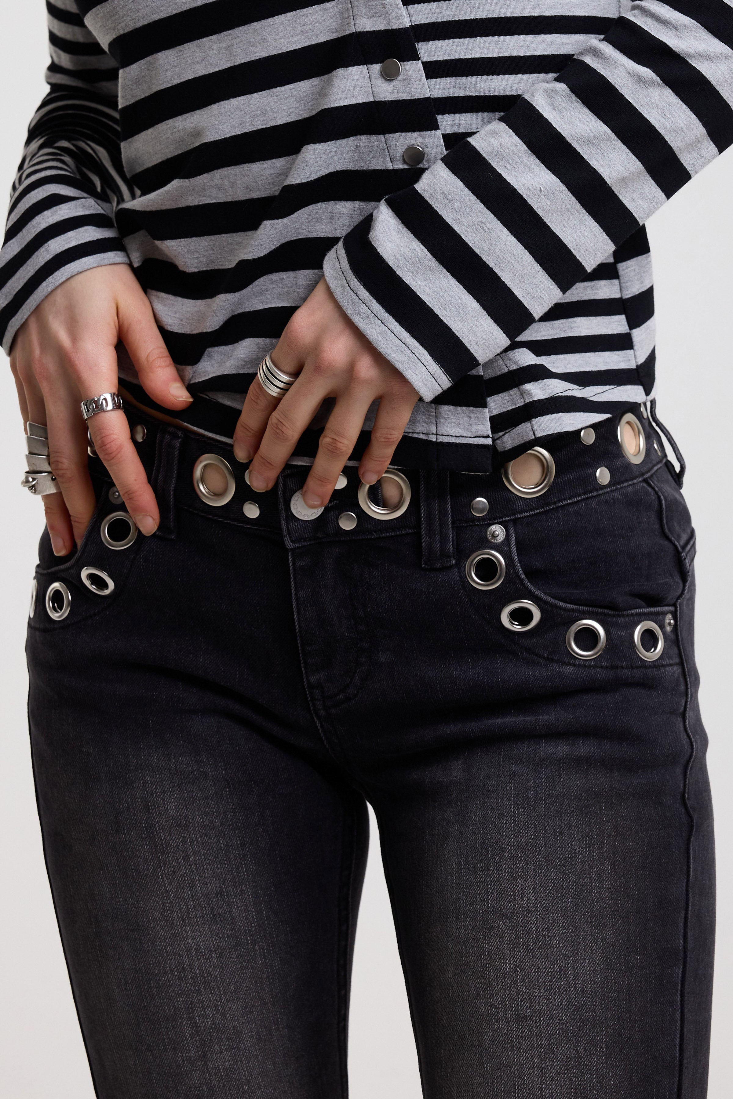 Grade Flare Jeans mit Nieten - Charcoal