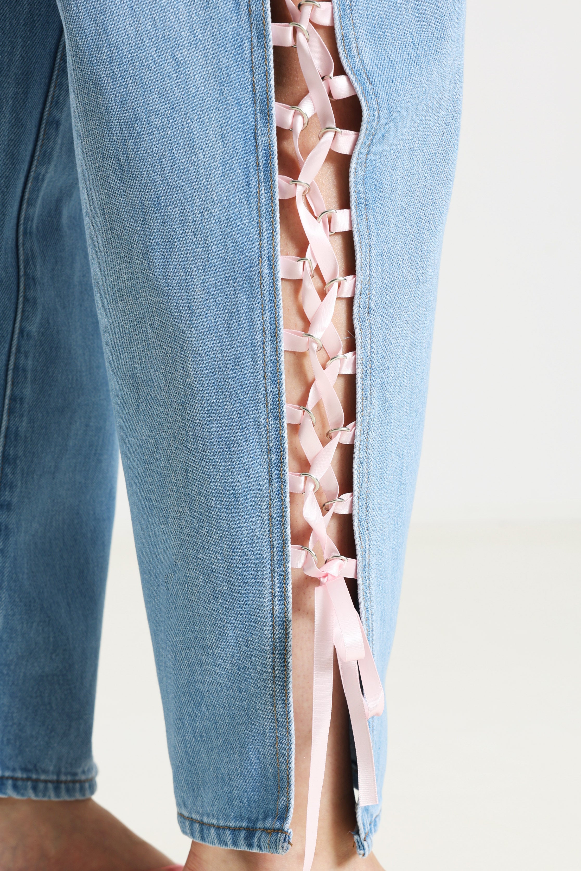 Straight Fit Jeans - Hellblau + Rosa