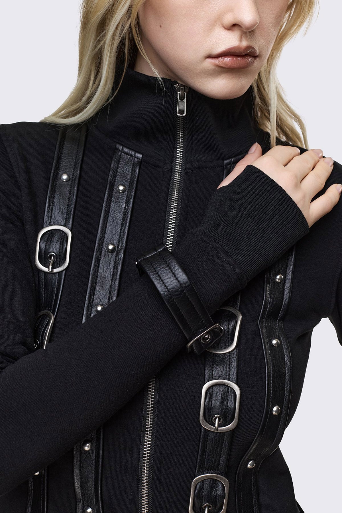 Resonance Funnel Crop Sweatjacke - Black