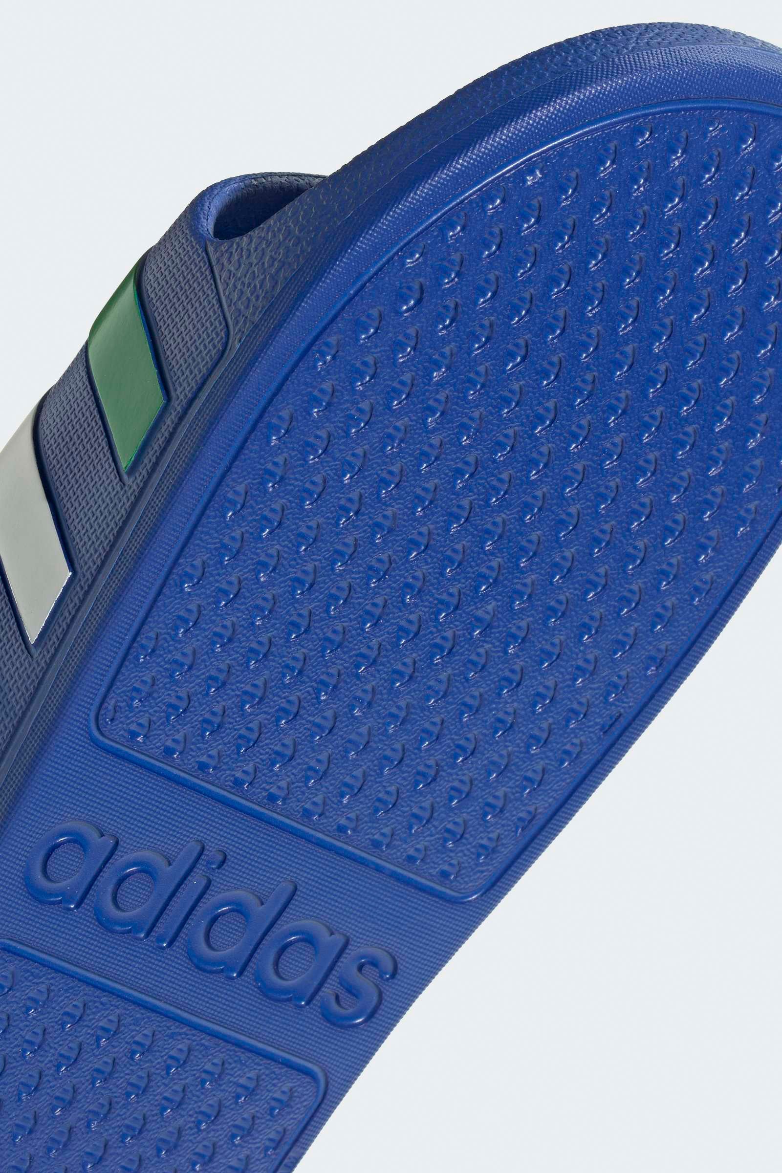 Adilette Aqua Pantoletten - Bold Blue + Green + Footwear White