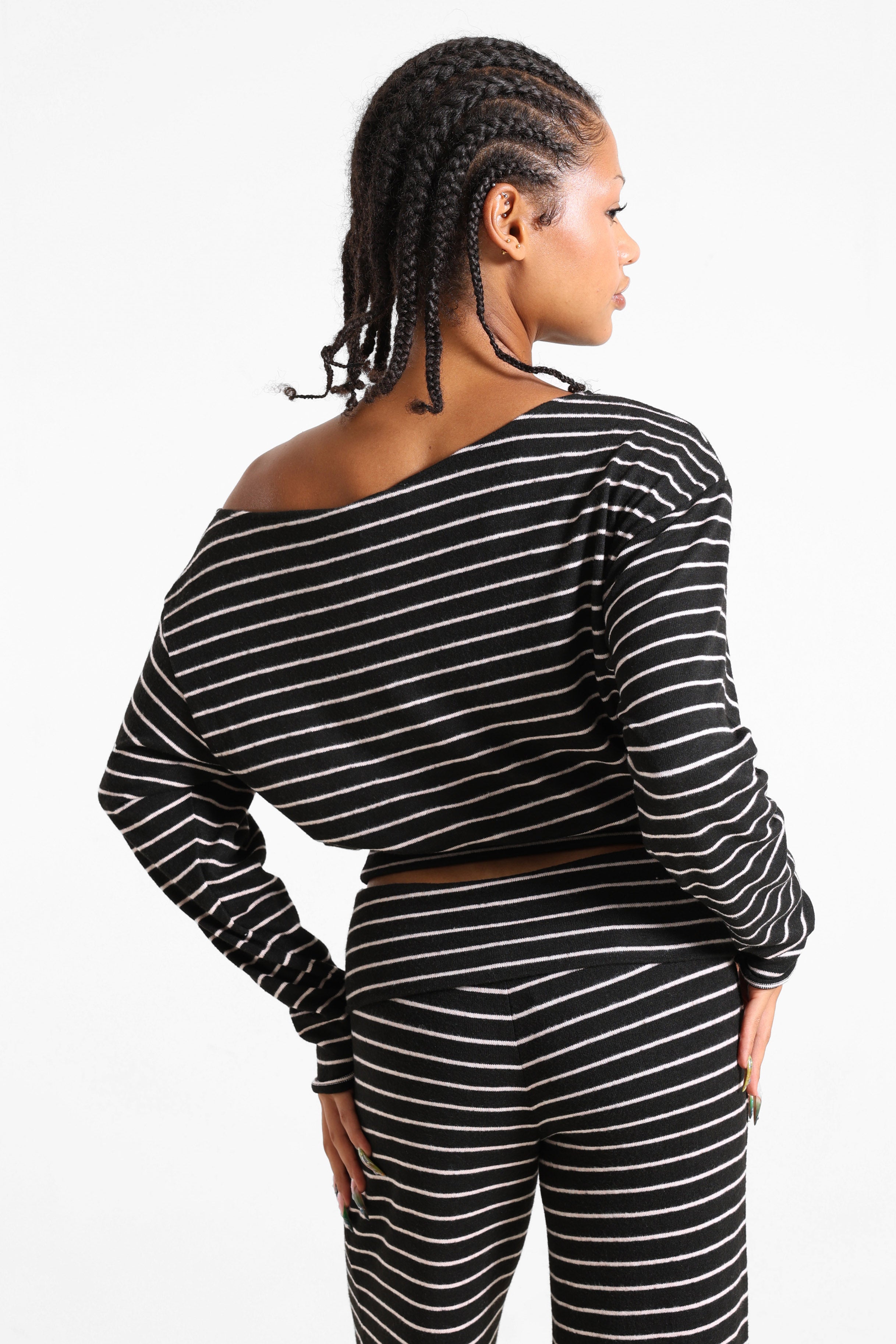 Off Shoulder Strickpullover - Schwarz + Rosa