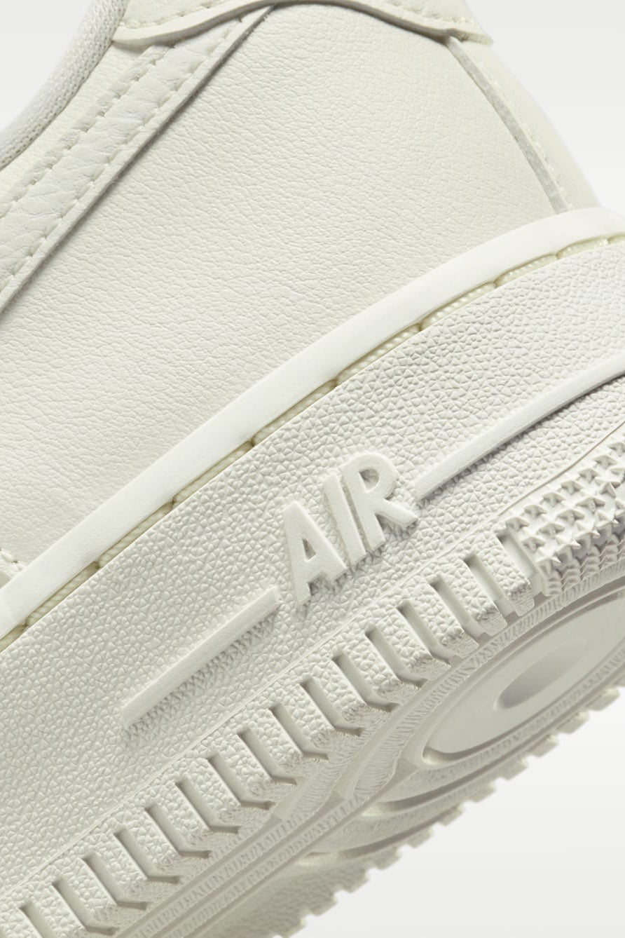 Air Force 1 '07 LX Sneaker - Sail + Metallic Gold