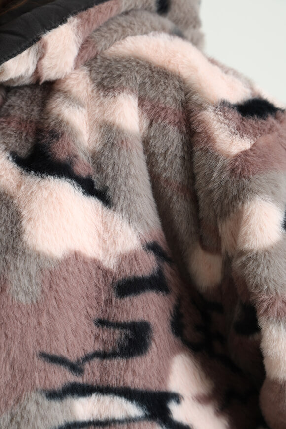 Faux fur jacket - camouflage pink