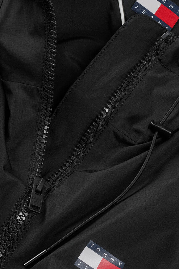 Essential Windbreaker - Black