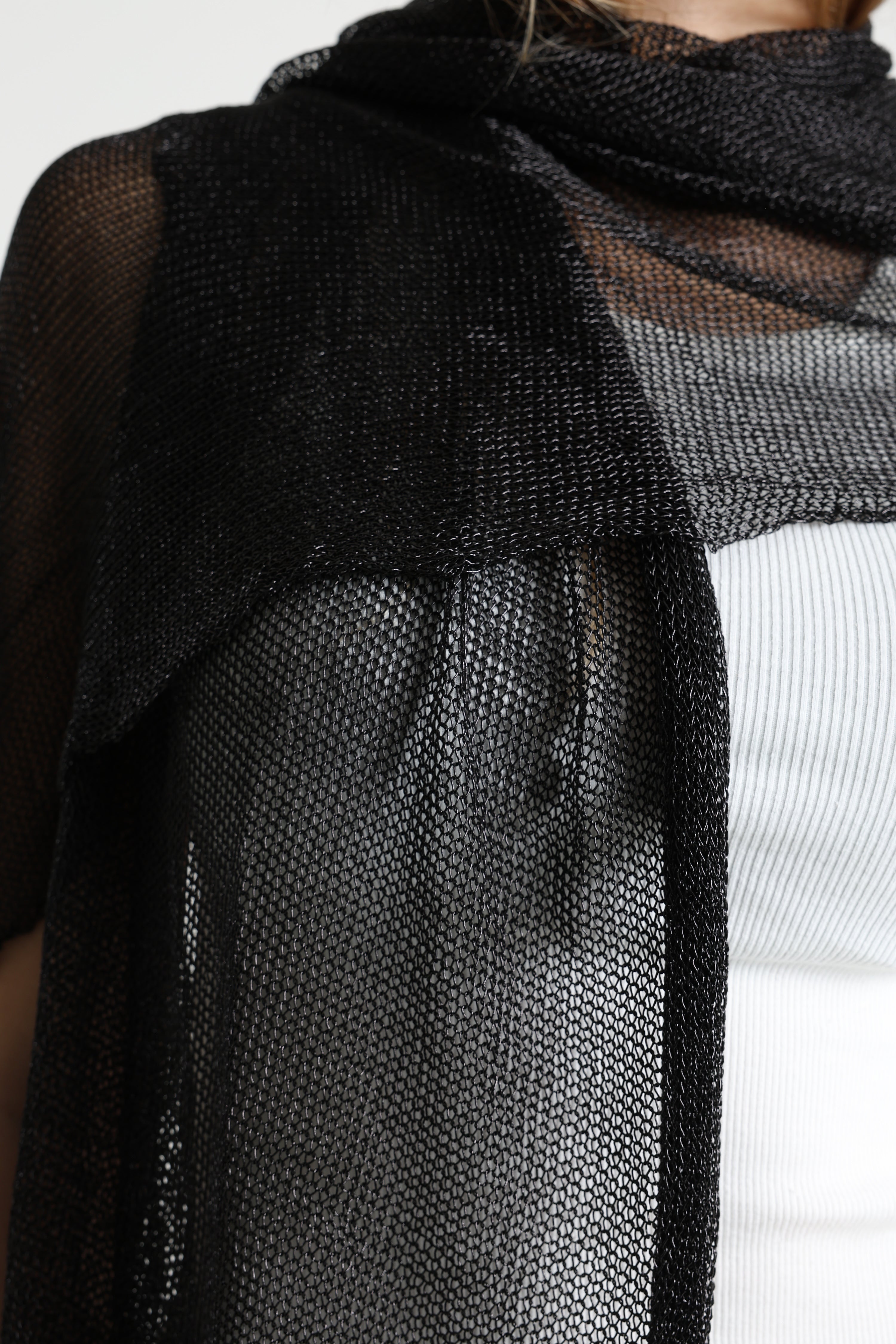 Crochet scarf with lurex thread - Black